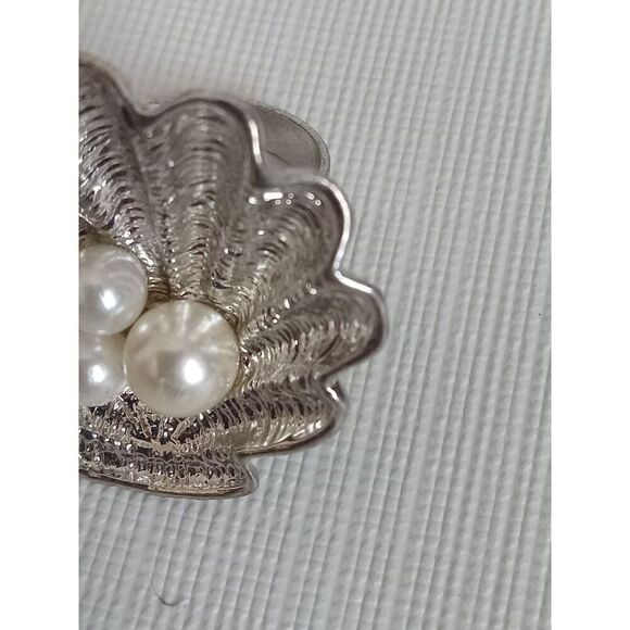 Silver Tone Metal Clam Shell Faux Pearl Beads One Size Adjustable Statement Ring - Picture 6 of 6